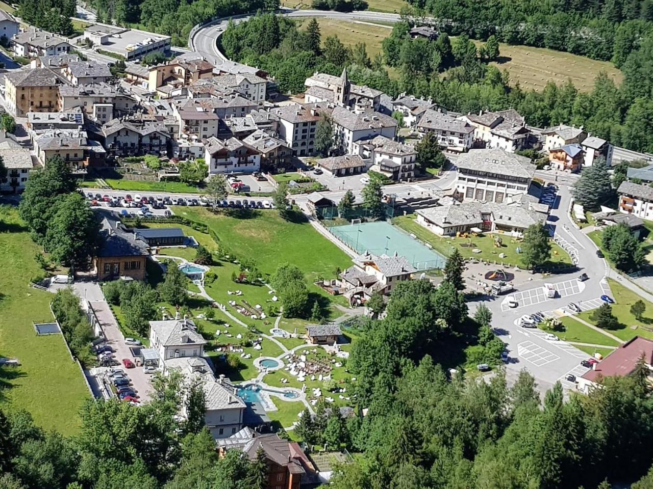 Hotel Ristorante Chateau Aymavilles Esterno foto